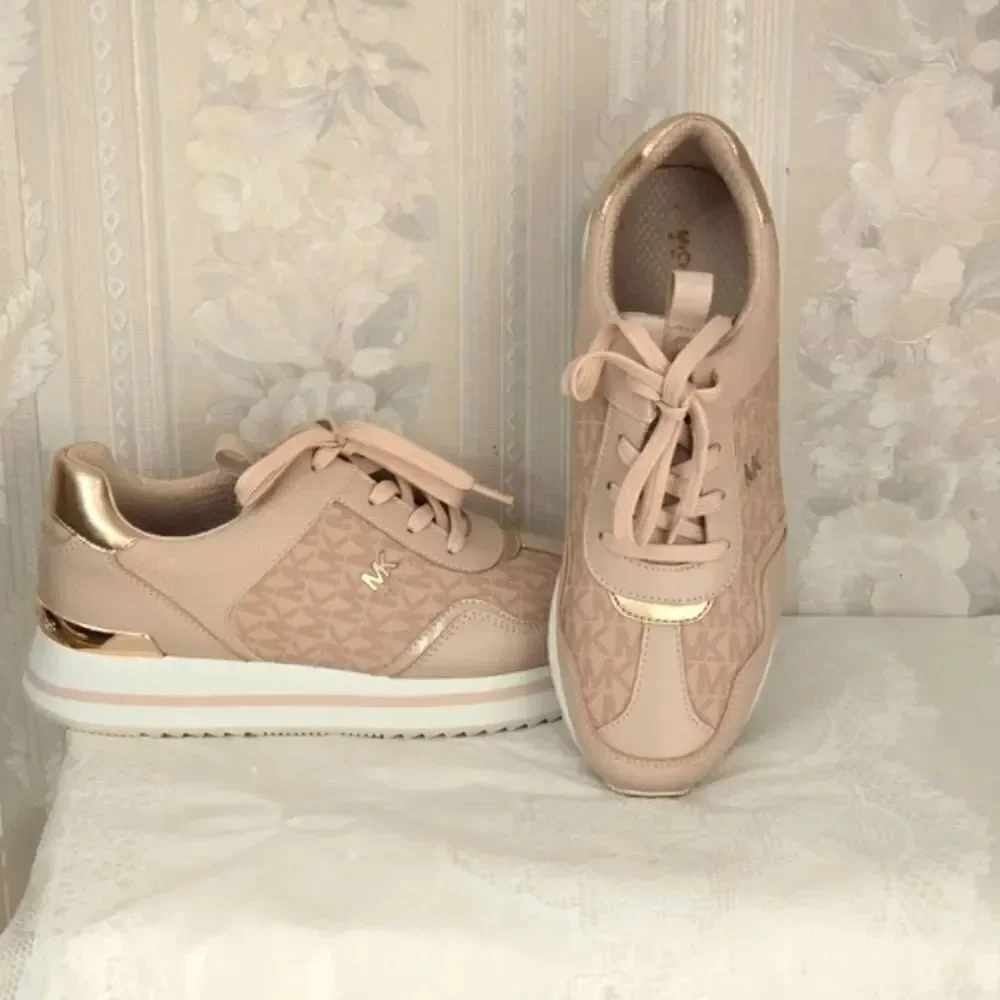Michael Kors step out